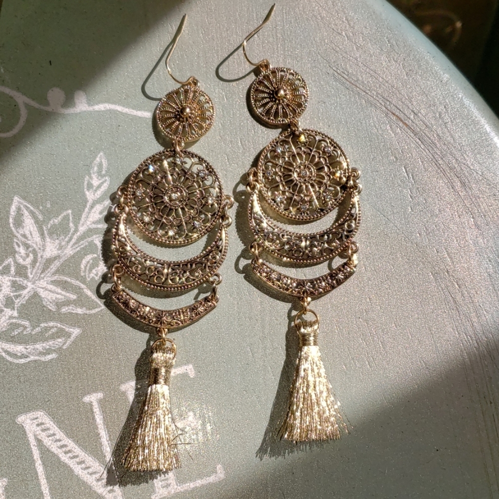 Good tassel earrings with faux diamonds